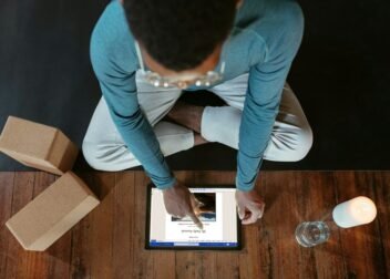 Photo online marketplace safety tips buyers sellers